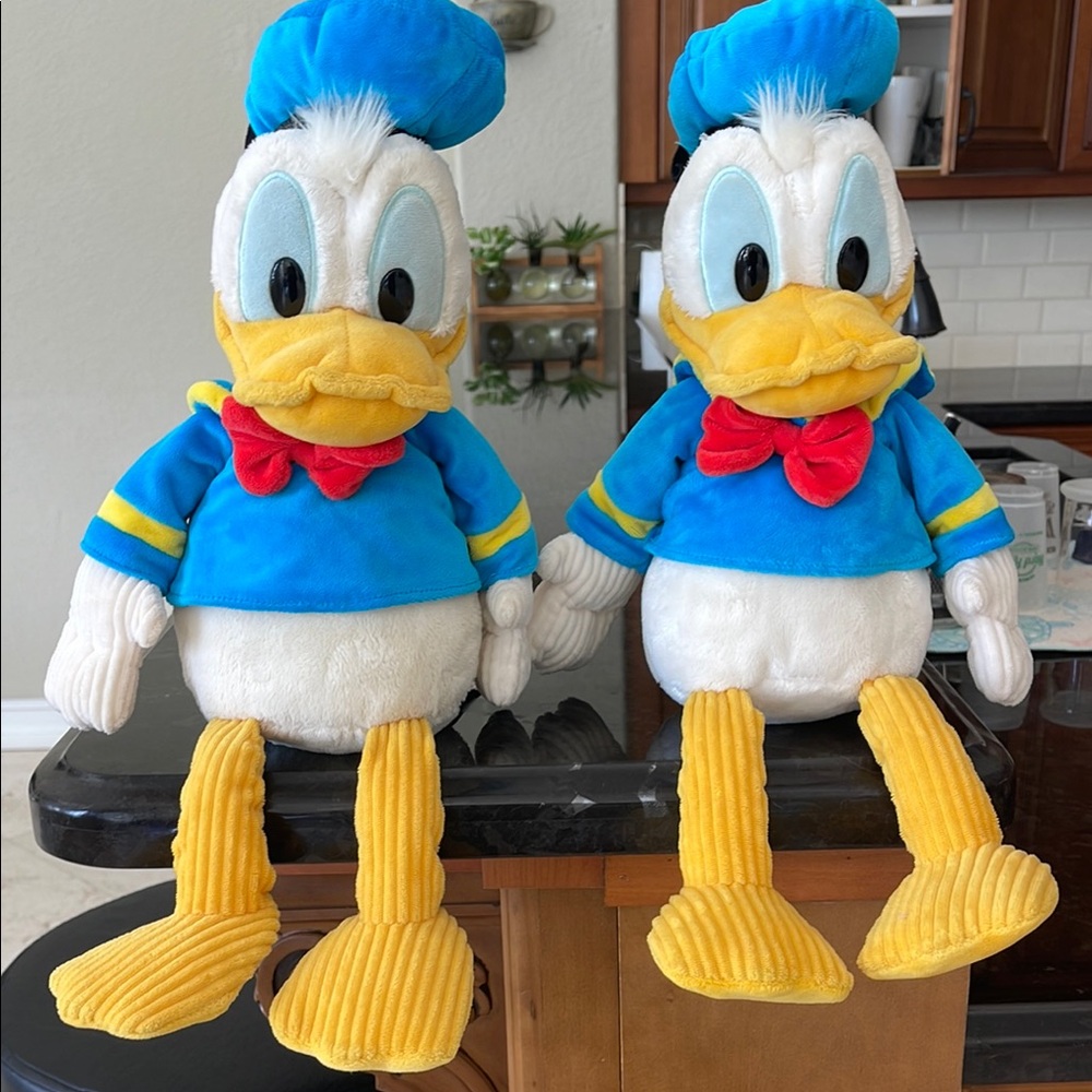 One Disney Donald Duck scentsy buddy 2010-2019 w/ scentsy pack in zippered pouch